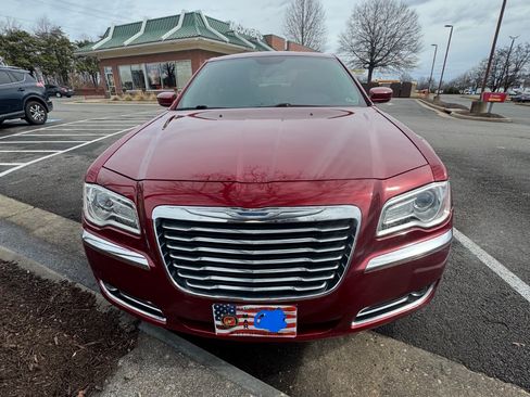 Used 2014 Chrysler 300 AWD w/ Driver Convenience Group image 4