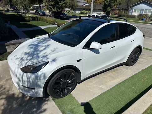Used 2023 Tesla Model Y Performance image 1