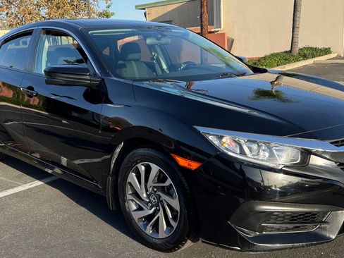 Used 2018 Honda Civic EX image 2