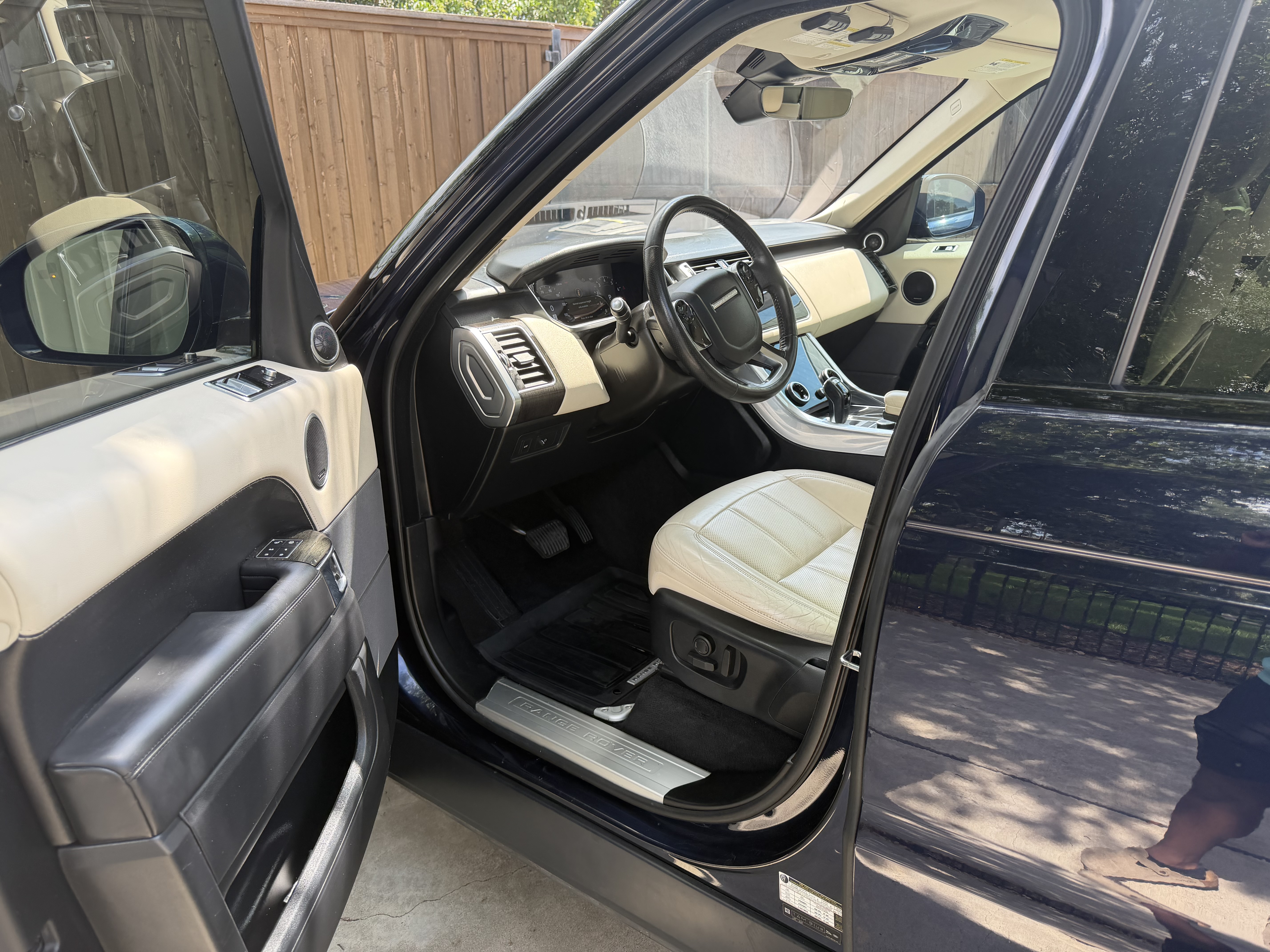 Used 2019 Land Rover Range Rover Sport HSE AWD/4WD image 10