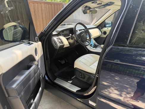 Used 2019 Land Rover Range Rover Sport HSE AWD/4WD image 10