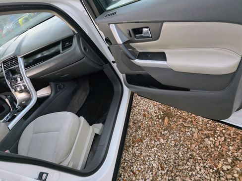 Used 2013 Ford Edge SE image 14