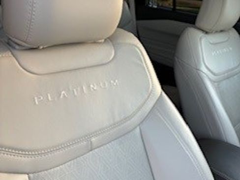 Used 2022 Ford Explorer Platinum w/ Technology Package image 13