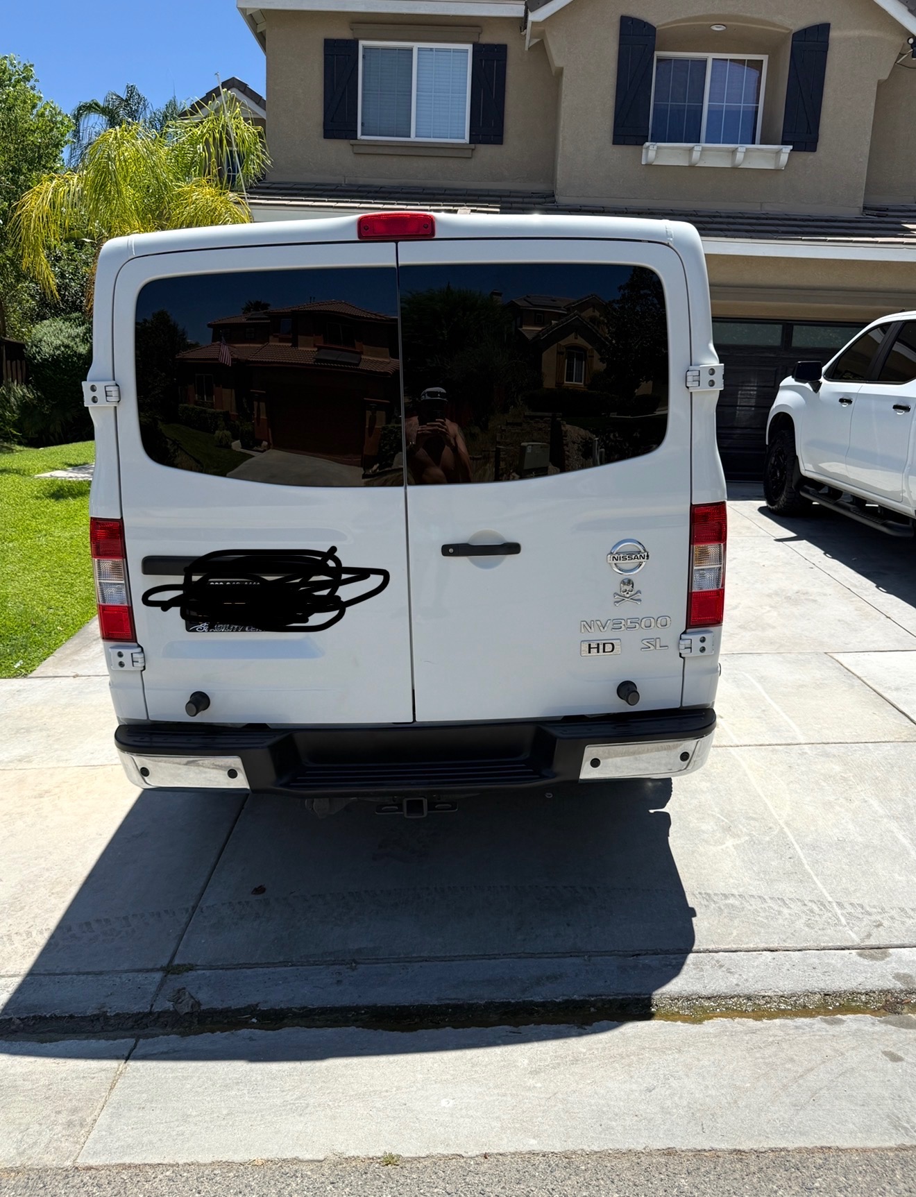 Used 2015 Nissan NV 3500 SL w/ Technology Package RWD image 4
