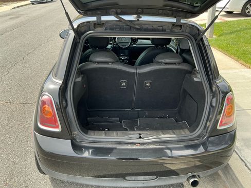 Used 2010 MINI Cooper Hardtop image 2