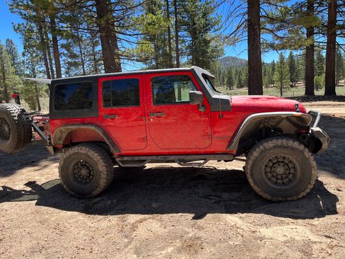 Used 2017 Jeep Wrangler Unlimited Rubicon w/ Connectivity Group image 4