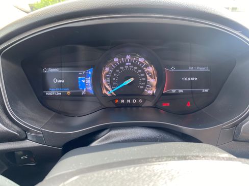 Used 2018 Ford Fusion SE w/ Equipment Group 201A FWD image 12