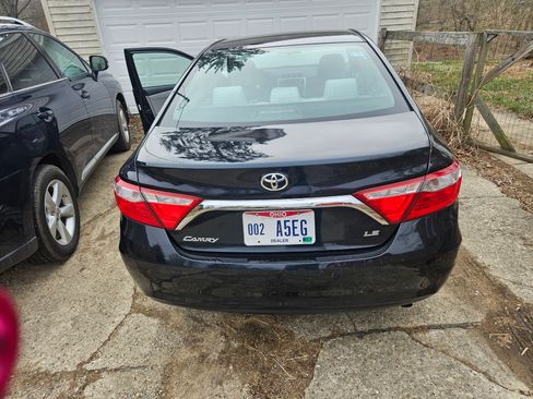 Used 2015 Toyota Camry LE image 4