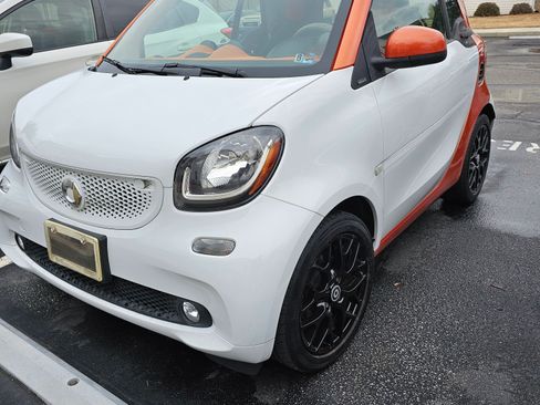 Used 2016 smart fortwo passion image 2
