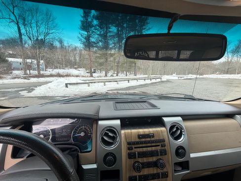 Used 2011 Ford F150 Lariat w/ Lariat Chrome Pkg image 17