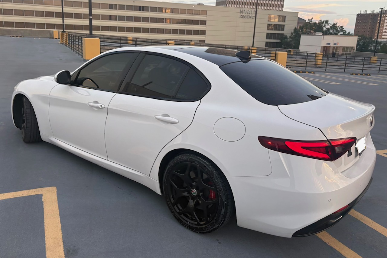 Used 2019 Alfa Romeo Giulia w/ Quick Order Package 22K Sport RWD image 13