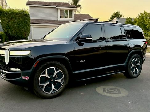 Used 2024 Rivian R1S Adventure AWD/4WD image 2