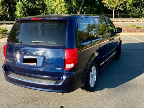 Used 2013 Dodge Grand Caravan SE FWD image 4