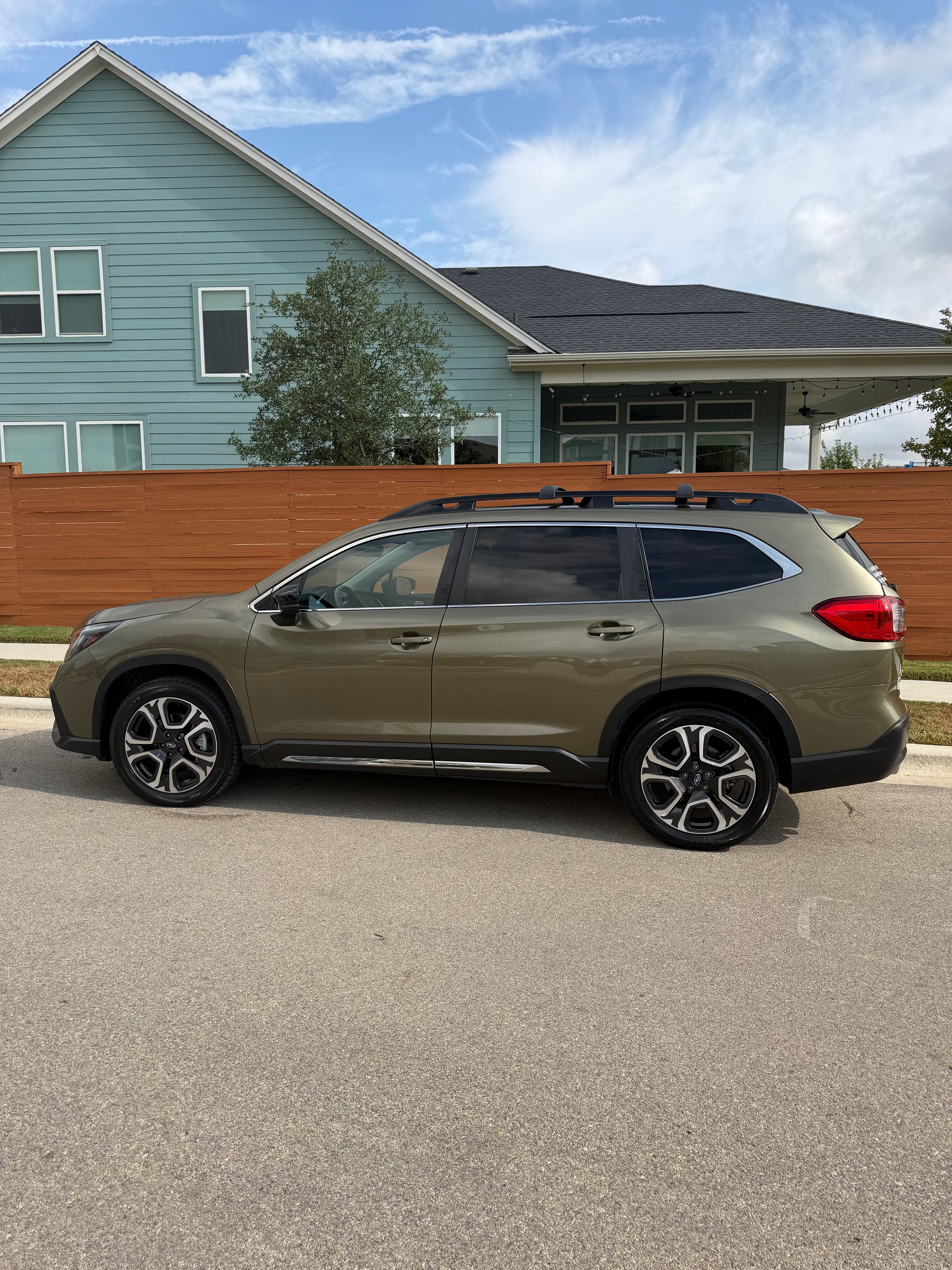 Used 2024 Subaru Ascent Limited w/ Technology Package AWD/4WD image 1