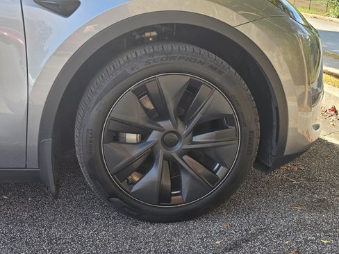 Used 2024 Tesla Model Y Long Range image 11