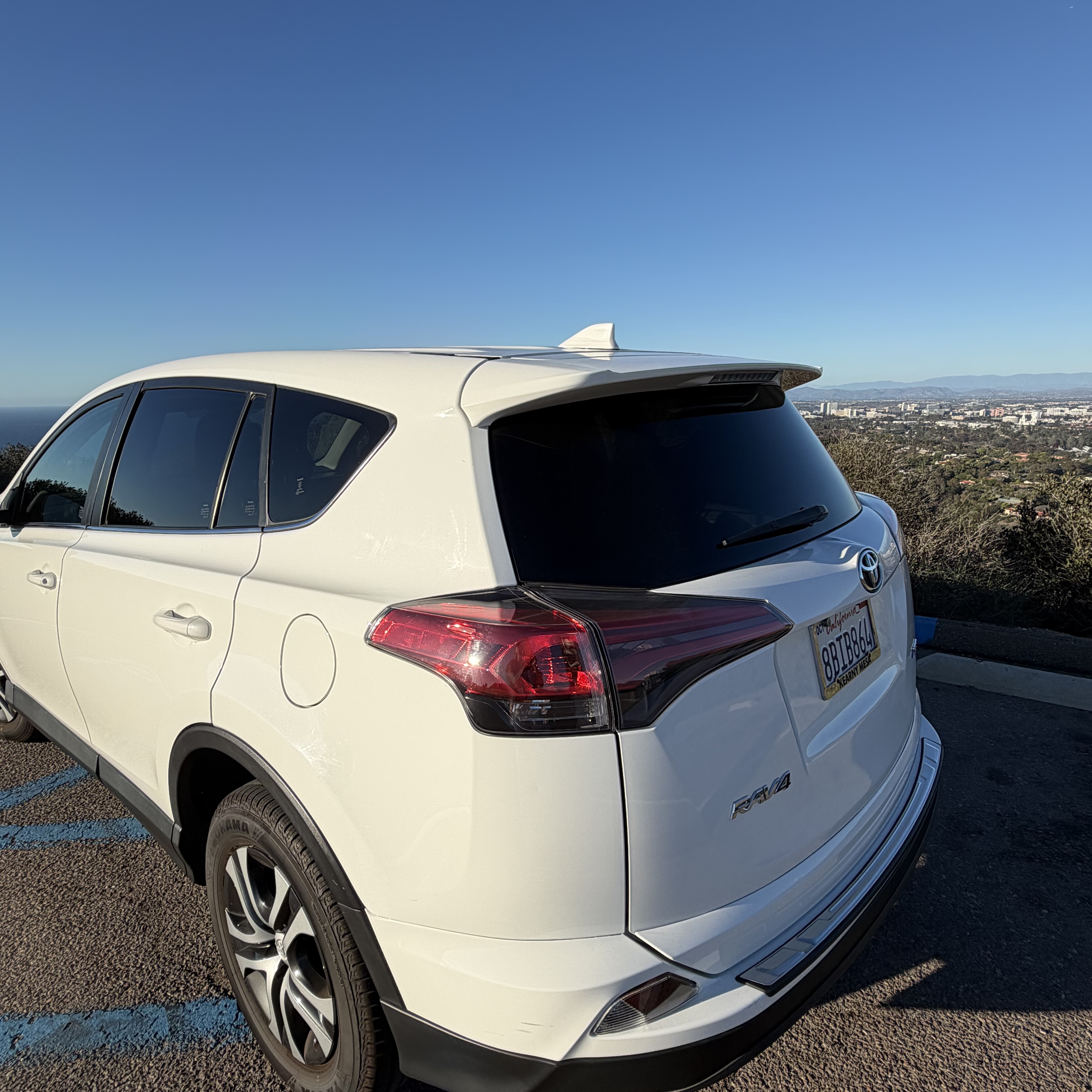 Used 2018 Toyota RAV4 LE w/ Carpet Mat Package FWD image 12