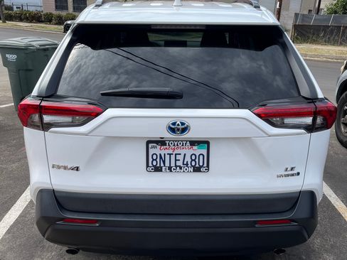 Used 2020 Toyota RAV4 LE w/ Carpet Mat Package image 4