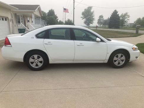 Used 2008 Chevrolet Impala LT FWD image 12