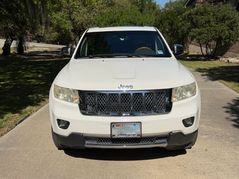 Used 2012 Jeep Grand Cherokee Overland image 2