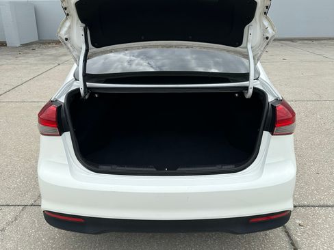 Used 2017 Kia Forte LX image 25