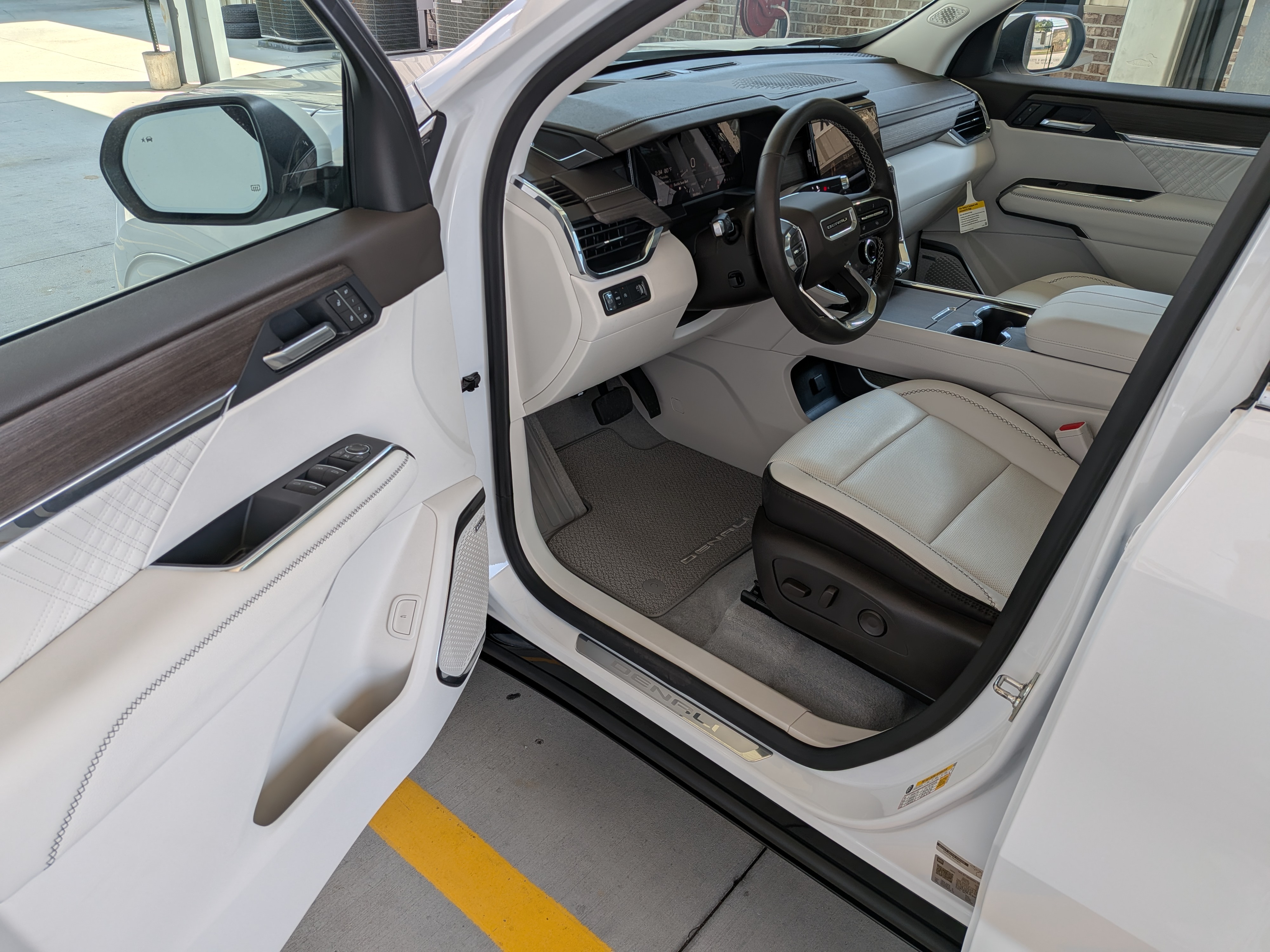 Used 2026 GMC Acadia Denali FWD image 10