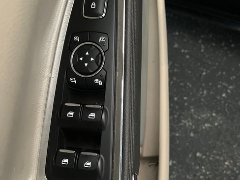 Used 2017 Lincoln Continental Reserve w/ Luxury Package image 11