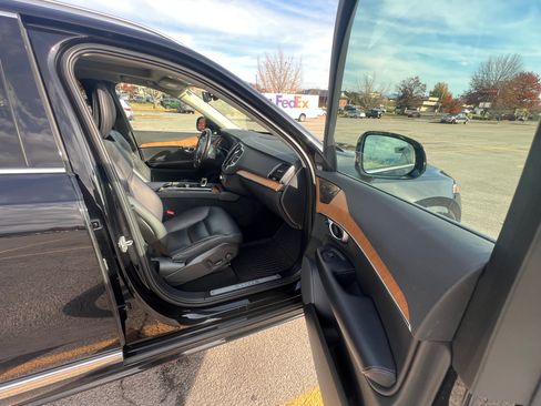 Used 2023 Volvo XC90 B6 Plus w/ Protection Package Premier image 13