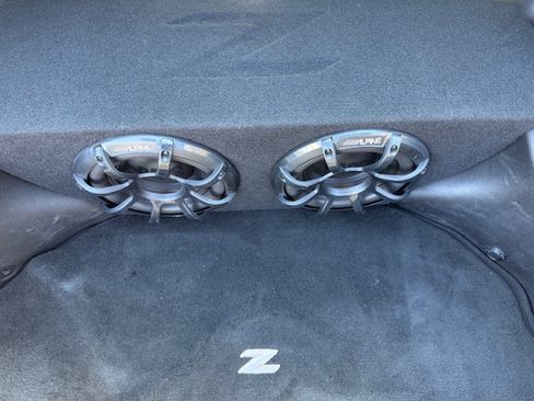 Used 2010 Nissan 370Z Touring image 2