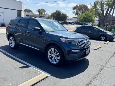 Used 2022 Ford Explorer Platinum w/ Equipment Group 601A AWD/4WD image 9