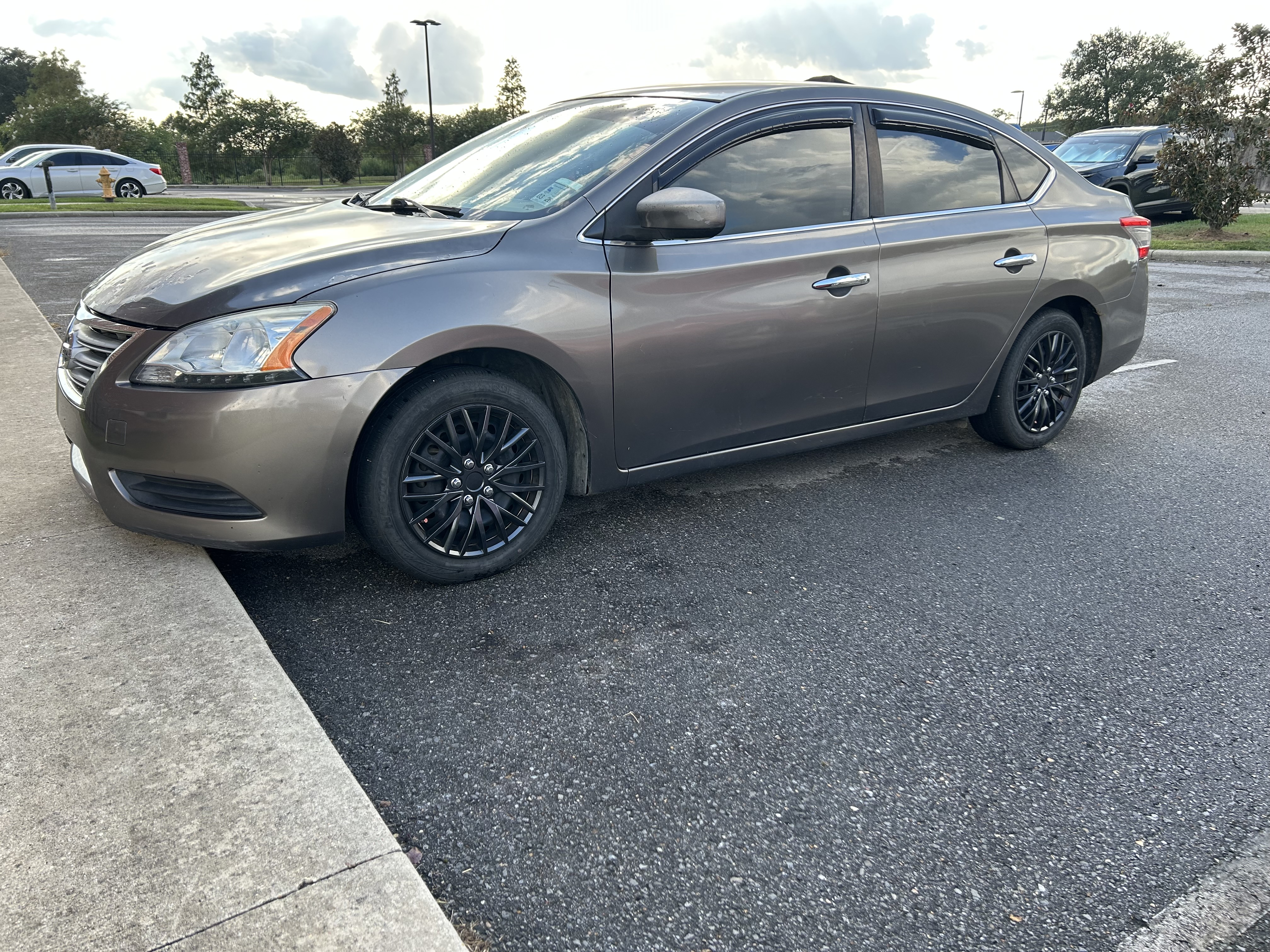 Used 2015 Nissan Sentra SV FWD image 1