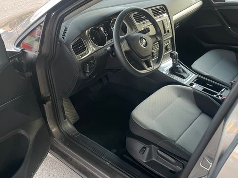 Used 2016 Volkswagen e-Golf SE image 4