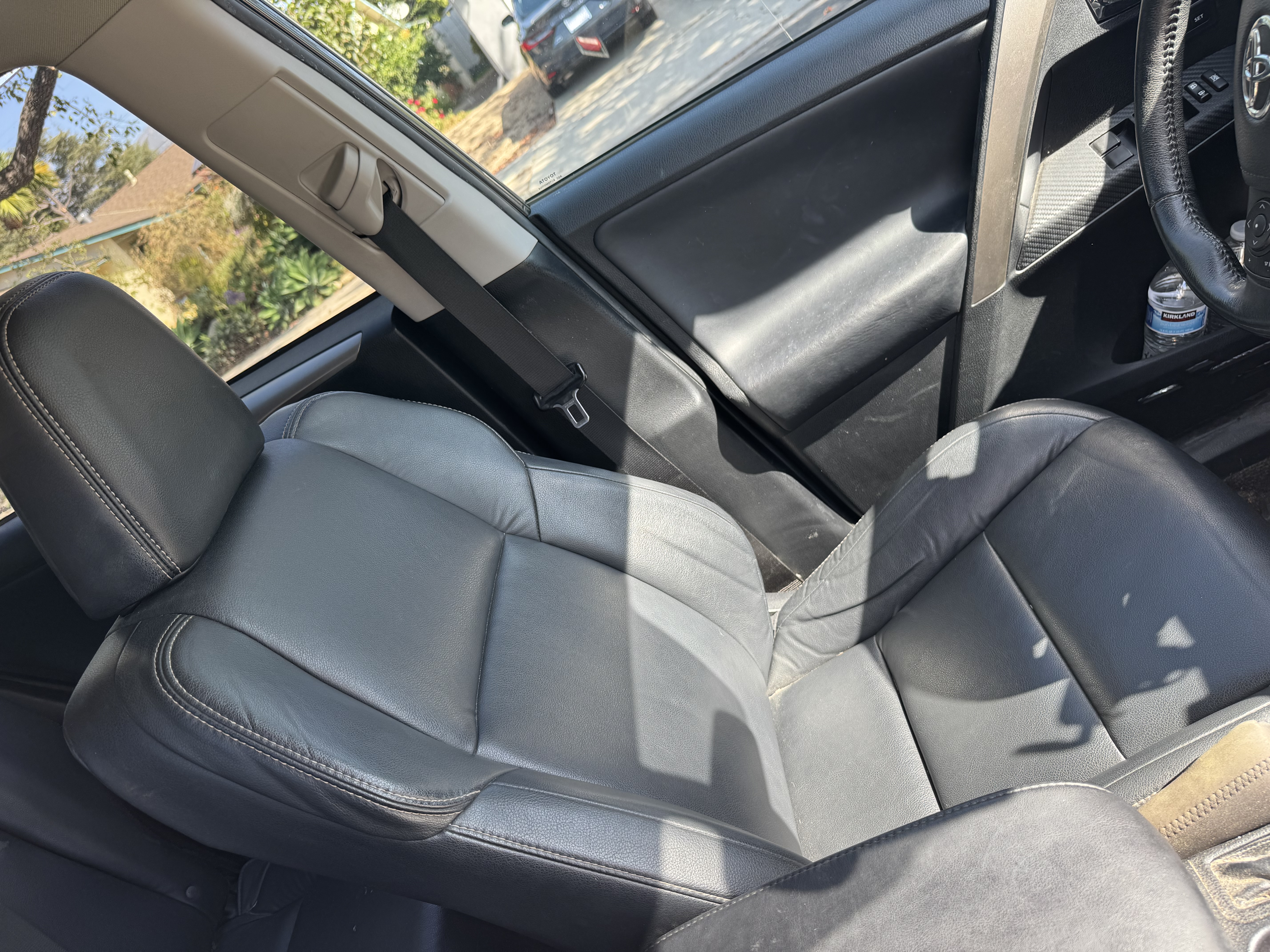 Used 2015 Toyota RAV4 Limited w/ Technology Package FWD image 9