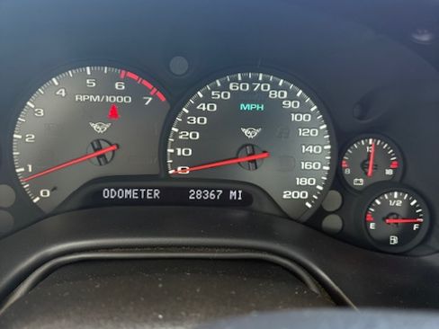 Used 1998 Chevrolet Corvette Coupe w/ Memory Pkg image 8