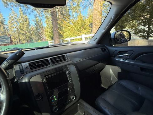 Used 2011 Chevrolet Tahoe LT image 12