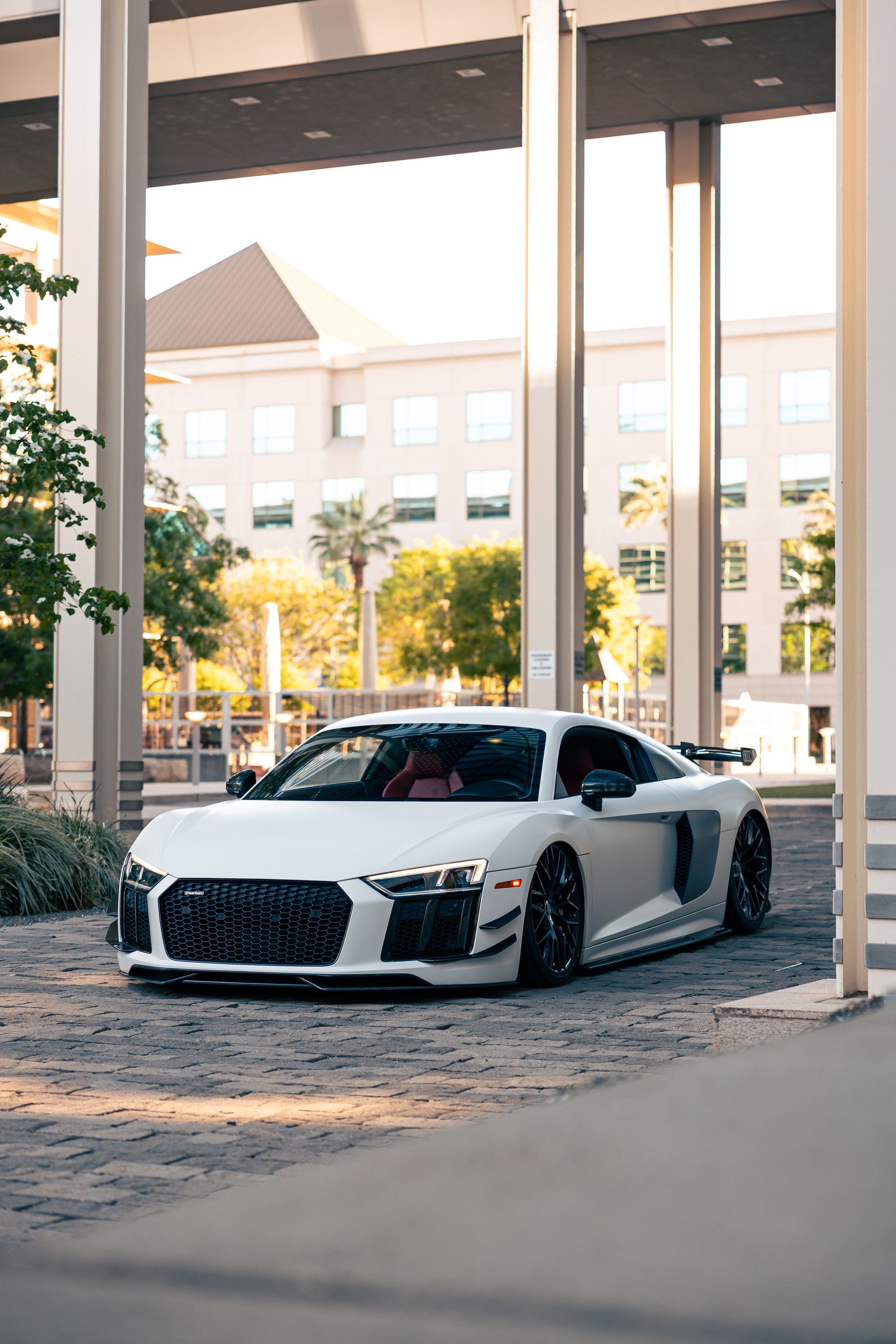 Used 2018 Audi R8 V10 w/ Premium Package RWD image 26