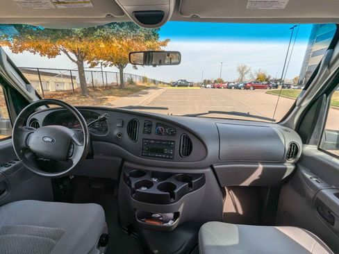 Used 2006 Ford E-150 and Econoline 150 Wagon image 2