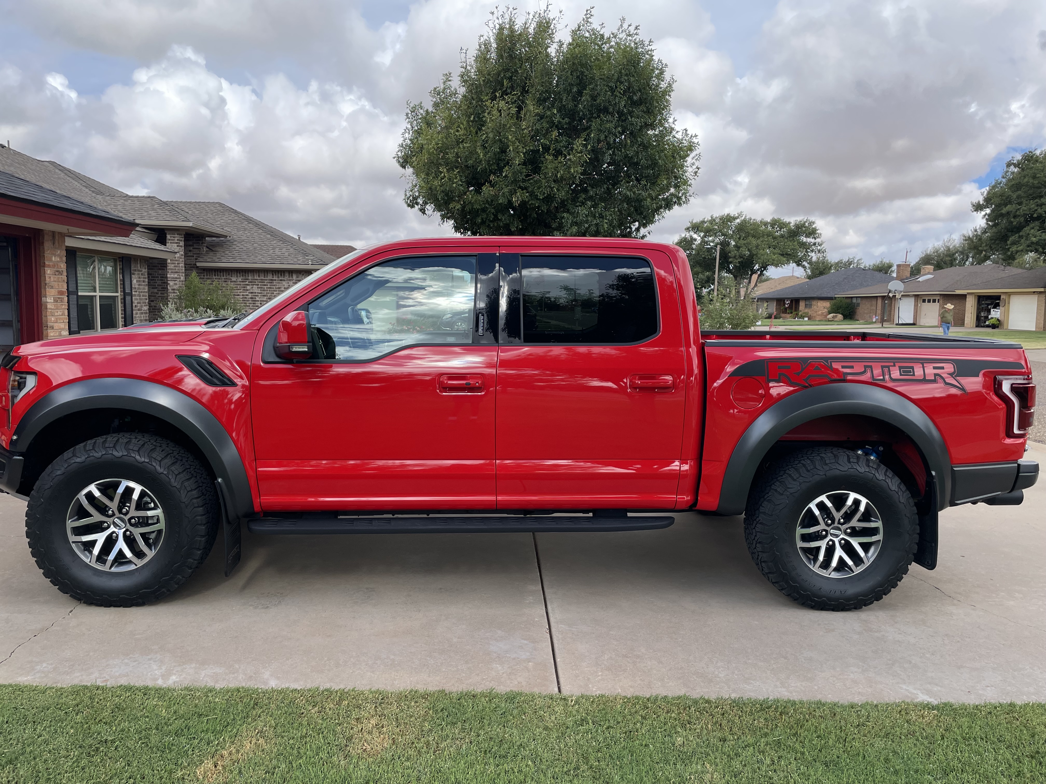 Used 2018 Ford F150 Raptor w/ Equipment Group 802A Luxury AWD/4WD image 2