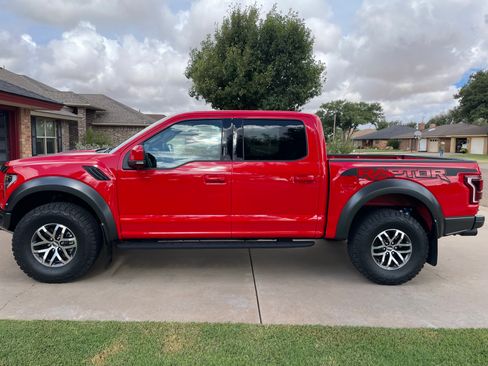 Used 2018 Ford F150 Raptor w/ Equipment Group 802A Luxury AWD/4WD image 2