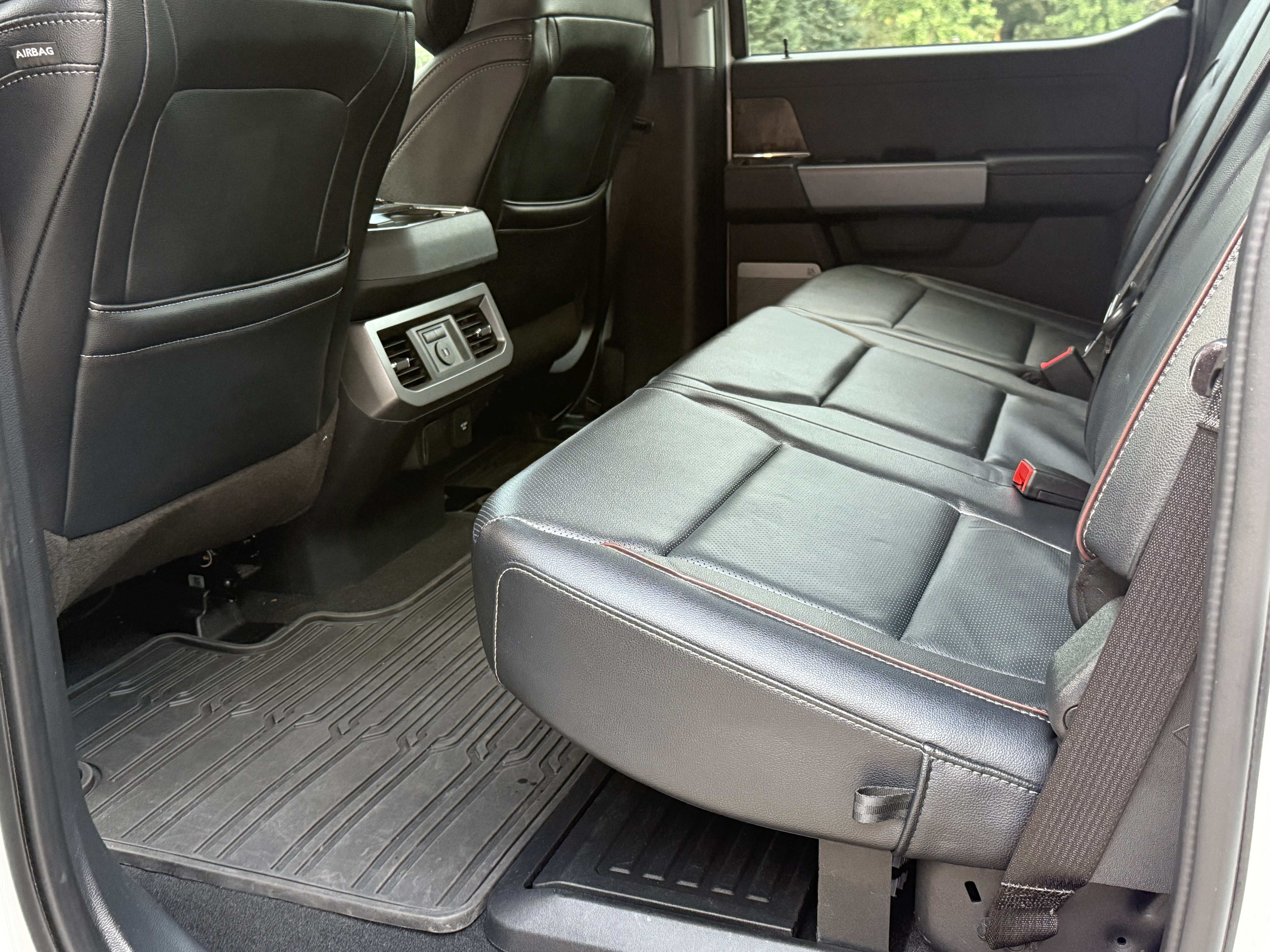 Used 2023 Ford F350 Lariat w/ Lariat Ultimate Package AWD/4WD image 11
