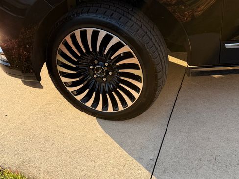 Used 2019 Lincoln Navigator Black Label image 17