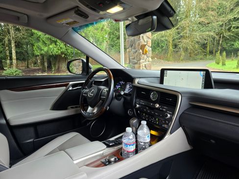 Used 2018 Lexus RX 450hL Premium w/ Premium Package image 17