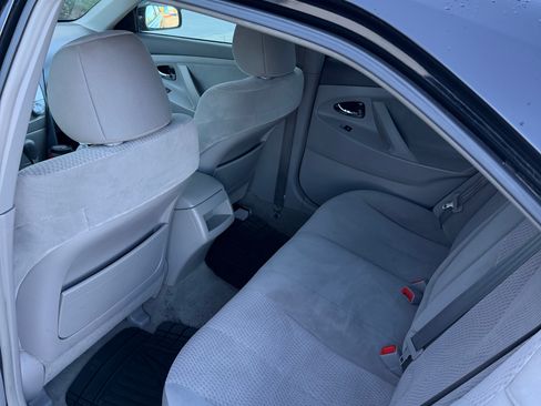 Used 2011 Toyota Camry LE image 10