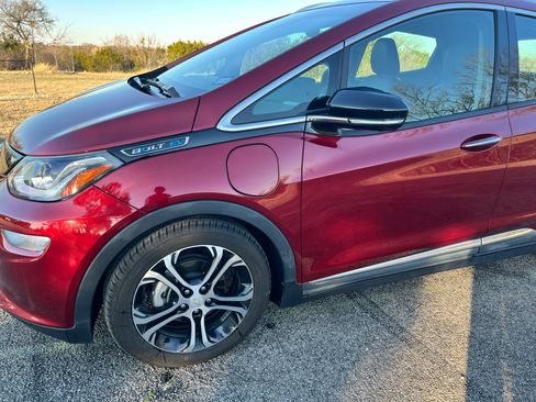 Used 2017 Chevrolet Bolt Premier w/ Driver Confidence II Package image 14