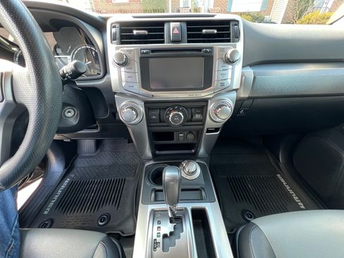 Used 2018 Toyota 4Runner SR5 Premium image 12