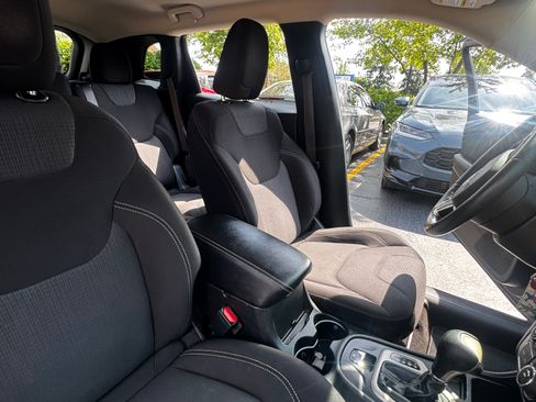 Used 2015 Jeep Cherokee Latitude FWD image 12