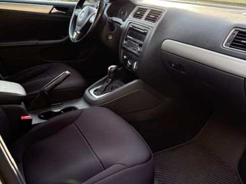 Used 2014 Volkswagen Jetta SE image 2