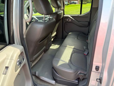 Used 2011 Nissan Frontier SL RWD image 14
