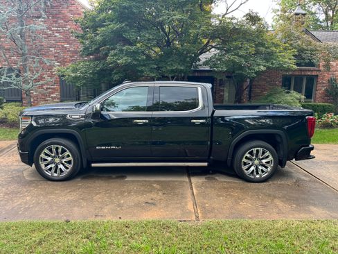 Used 2024 GMC Sierra 1500 Denali image 2