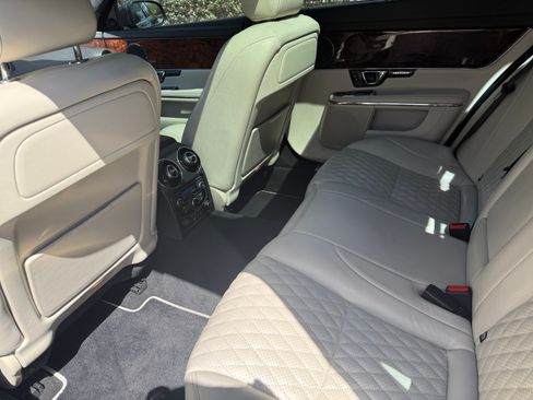 Used 2017 Jaguar XJ L Portfolio RWD image 8