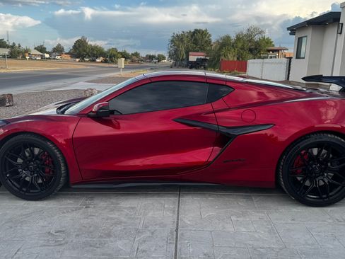 Used 2024 Chevrolet Corvette Z06 RWD image 2